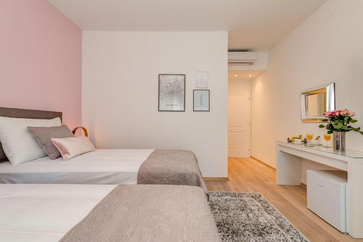 TWIN DELUXE WITH BALCONY Room