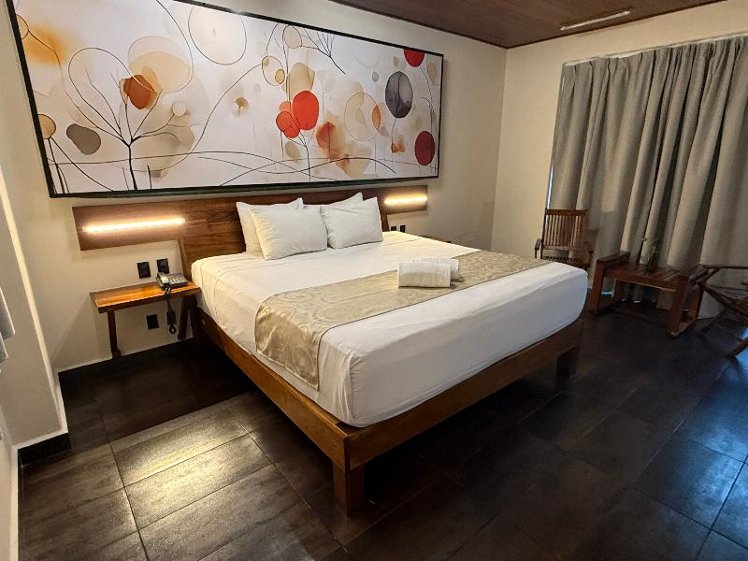 DOUBLE KING SIZE BED Room