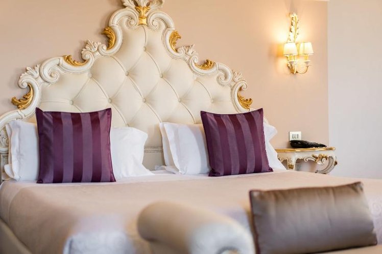 DOUBLE ONE BED Room