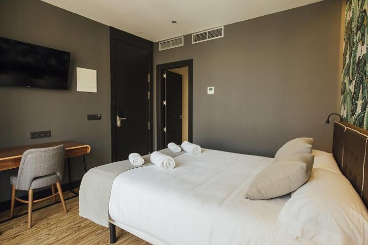 DOUBLE TWO BEDS Room