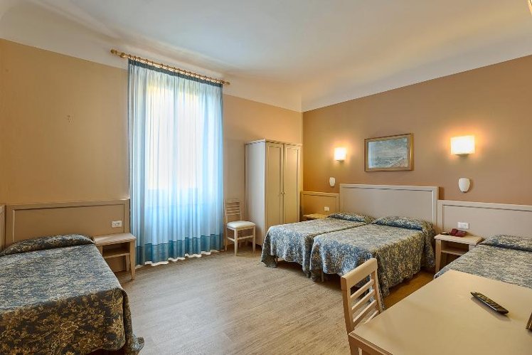 QUADRUPLE STANDARD Room