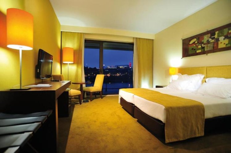 TWIN SUPERIOR POOL VIEW Room