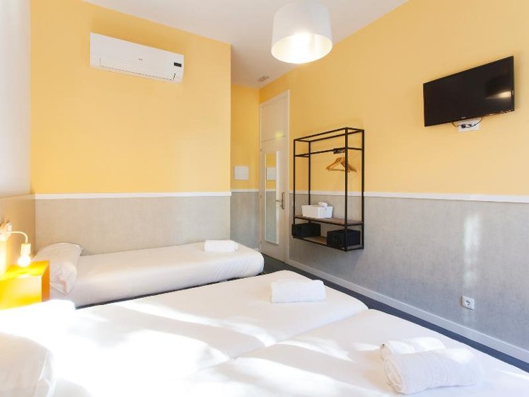 TRIPLE STANDARD Room