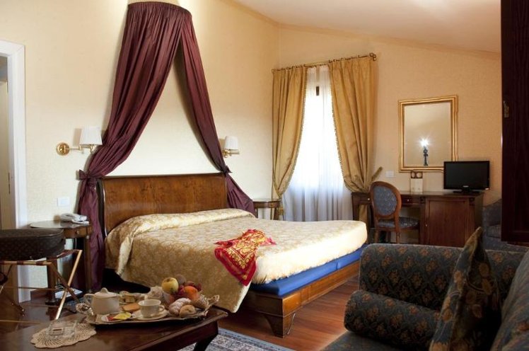 DOUBLE STANDARD Room