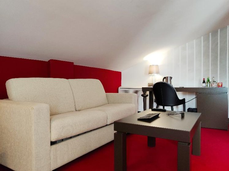 JUNIOR SUITE STANDARD Room