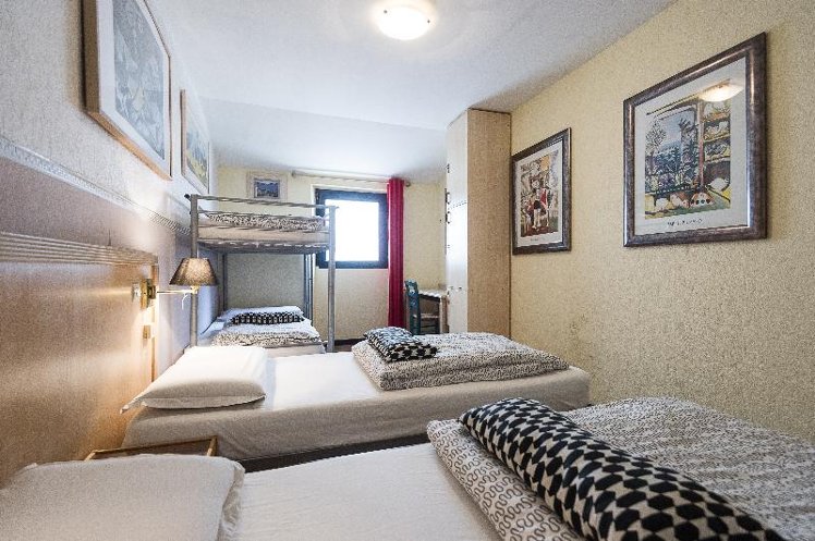 QUADRUPLE STANDARD Room