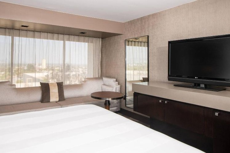 DOUBLE KING SIZE BED Room