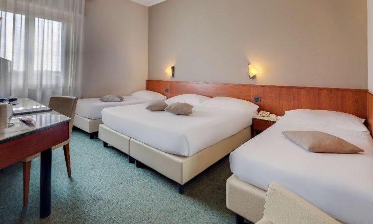 QUADRUPLE THREE BEDS Room