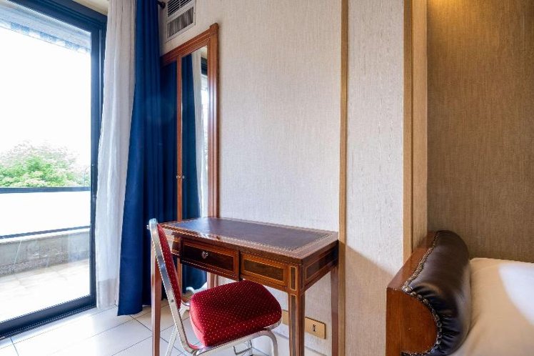 DOUBLE WITH DOUBLE BED Room