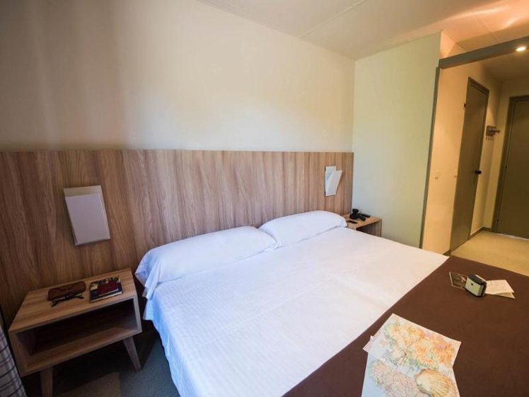 Room CAPACITY 4 Room