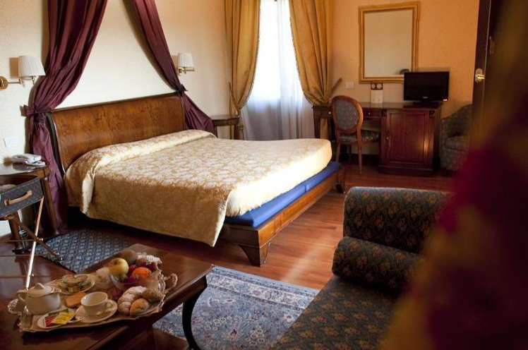 TRIPLE DELUXE Room