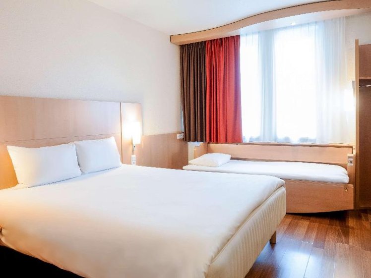 FAMILY ROOM WITH DOUBLE BED Room