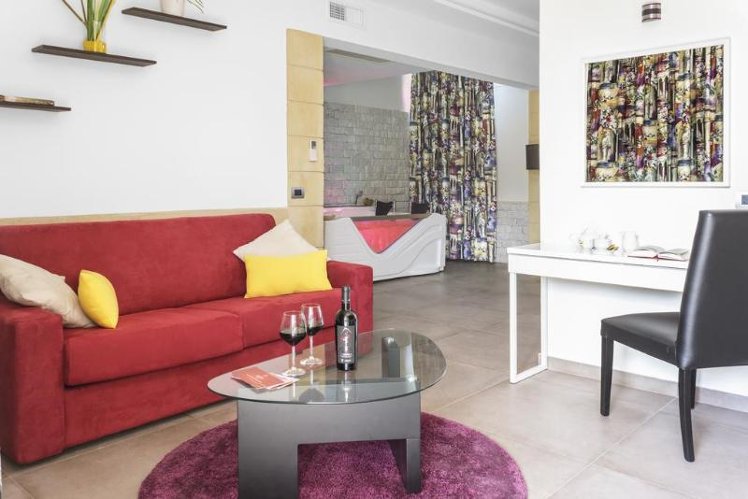 SUITE DELUXE WITH JACUZZI Room