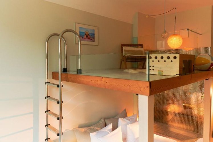 DOUBLE KING SIZE BED Room