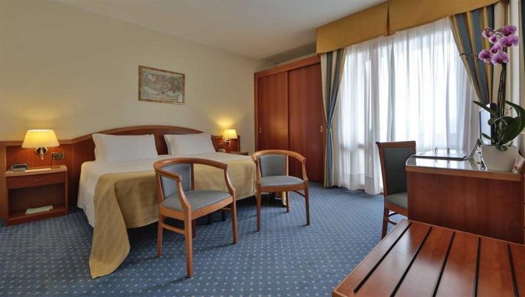TRIPLE COMFORT Room
