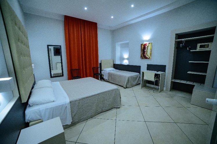 TRIPLE BASIC Room