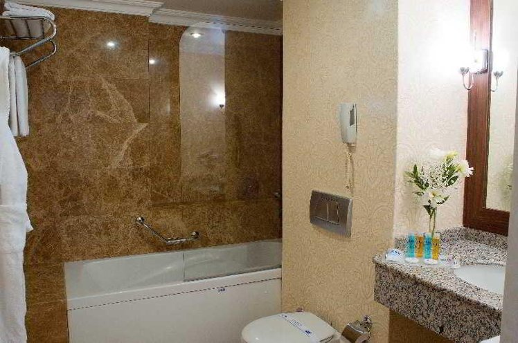 SINGLE STANDARD Room