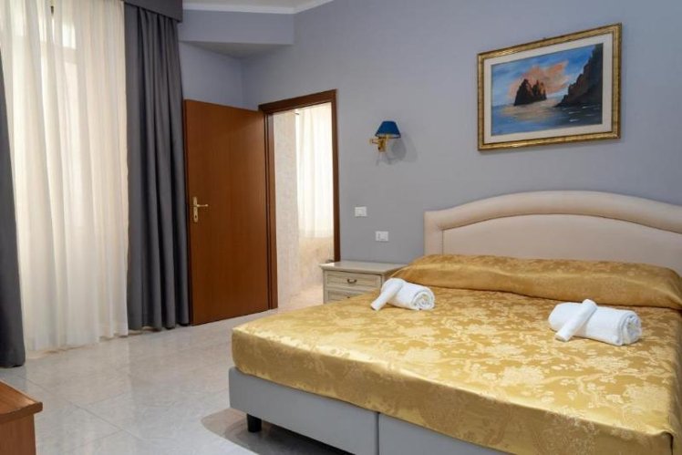 TRIPLE ECONOMY Room