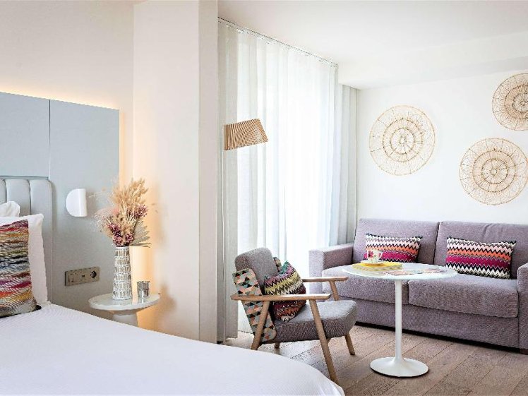 JUNIOR SUITE STANDARD Room