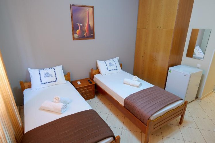 TWIN ONE BEDROOM ONE BATHROOM Room