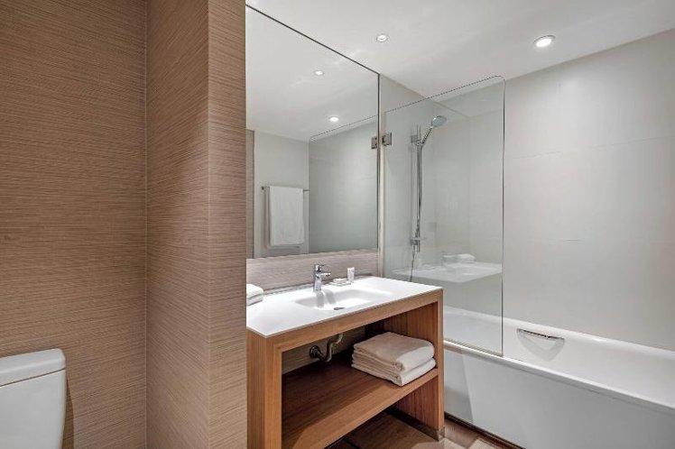 DOUBLE SUPERIOR KING BED Room