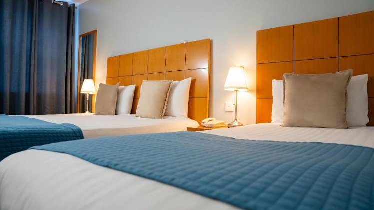 TRIPLE TWO BEDS Room