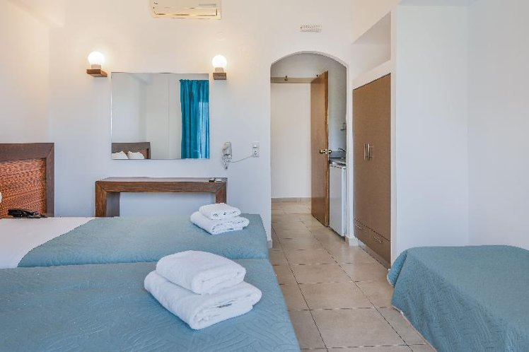 TRIPLE GARDEN VIEW Room