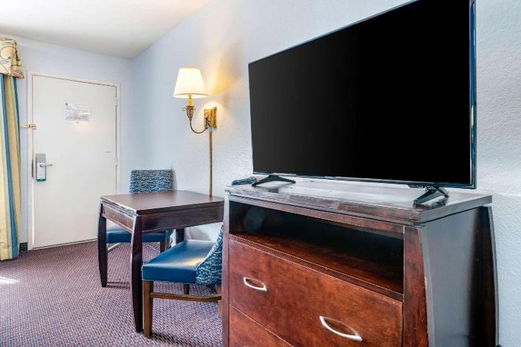 DOUBLE TWO QUEEN BEDS Room