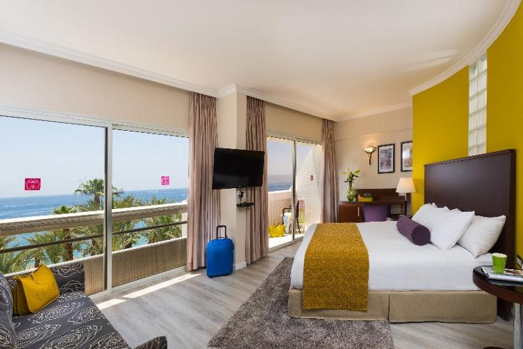 QUADRUPLE ONE BEDROOM ONE BATHROOM Room