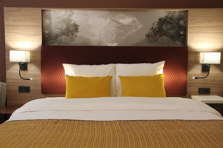 DOUBLE DELUXE ONE BED Room