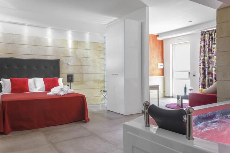 SUITE DELUXE WITH JACUZZI Room