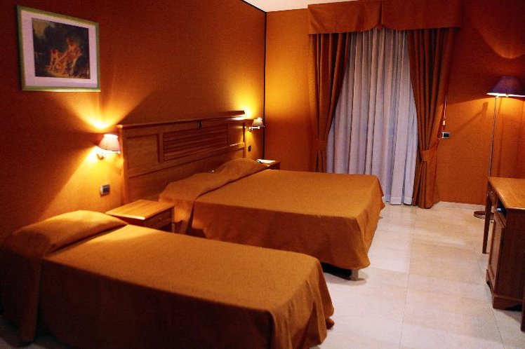 TRIPLE STANDARD Room