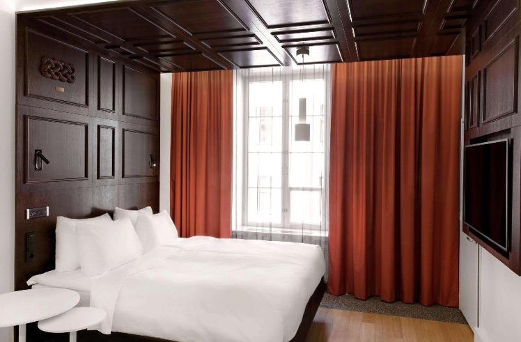DOUBLE EXECUTIVE KING BED Room