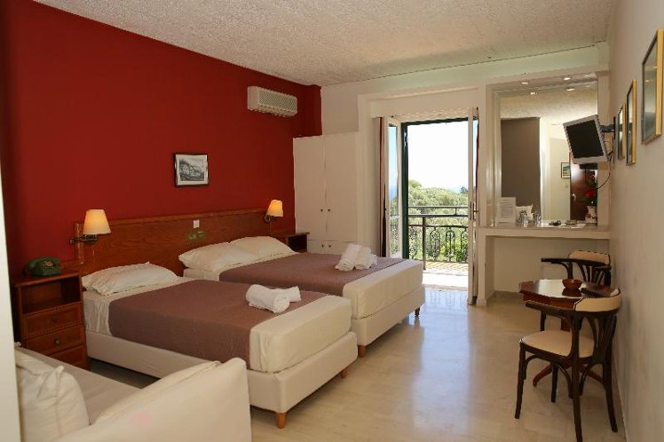 TRIPLE STANDARD Room
