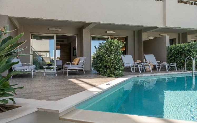 SUITE POOL VIEW Room