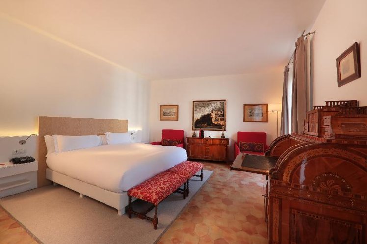 Double or Twin DELUXE Room