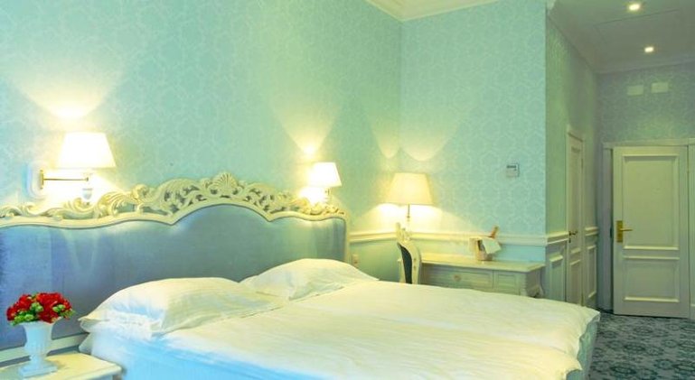 DOUBLE SUPERIOR Room