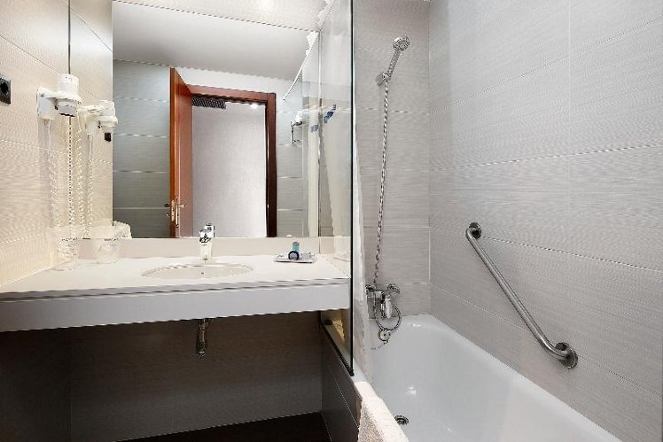 DOUBLE SINGLE USE STANDARD Room