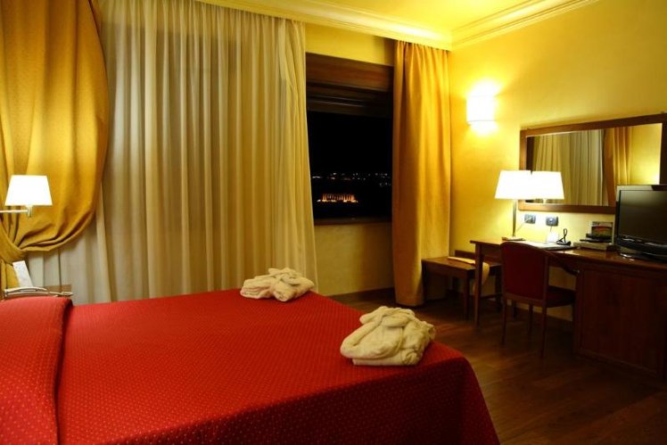 DOUBLE SINGLE USE STANDARD Room
