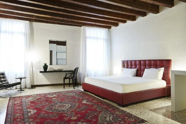 STUDIO PREMIER Room