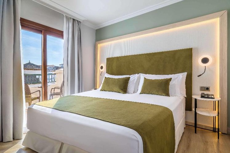 JUNIOR SUITE STANDARD Room