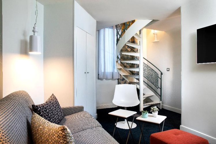 TRIPLE DUPLEX Room