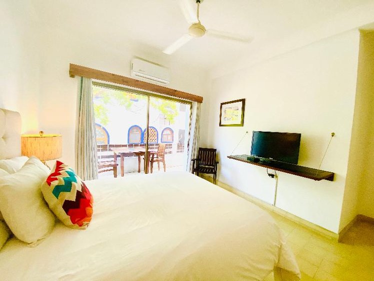 DOUBLE DELUXE WITH BALCONY Room