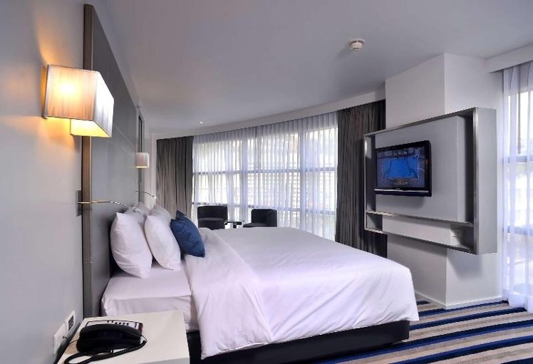SUITE KING SIZE BED Room