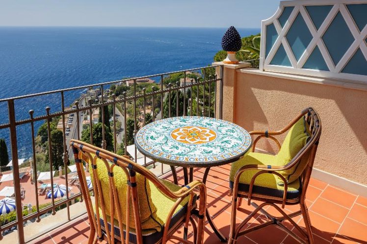 DOUBLE DELUXE WITH BALCONY Room