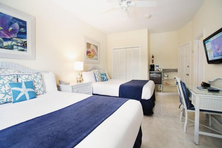 QUADRUPLE TWO QUEEN BEDS Room