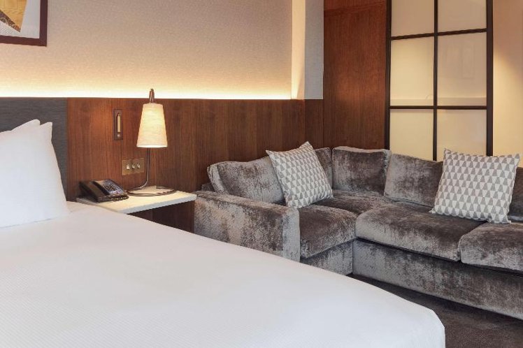 STUDIO KING SIZE BED Room