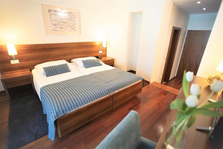 DOUBLE PREMIUM WITH VIEWS Room