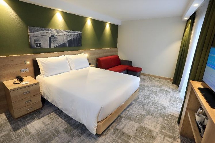 DOUBLE CITY VIEW QUEEN BED Room