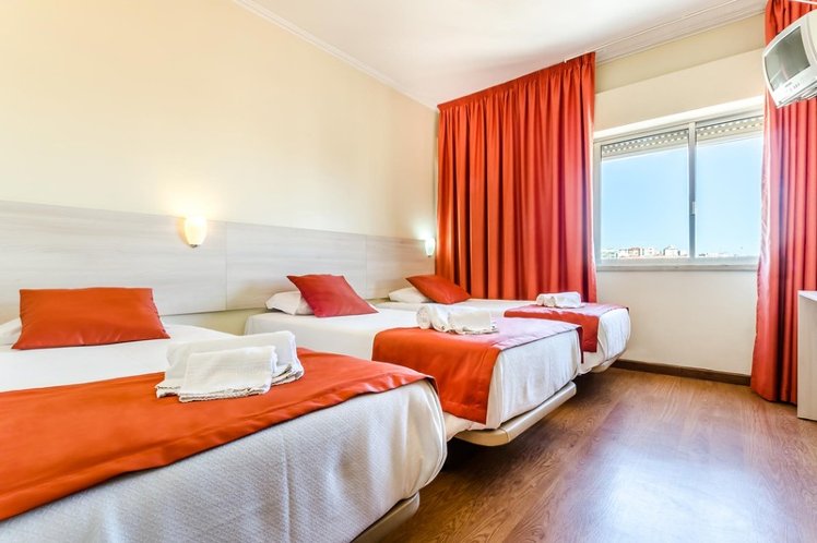 TRIPLE WITH SHARED BATHROOM Room